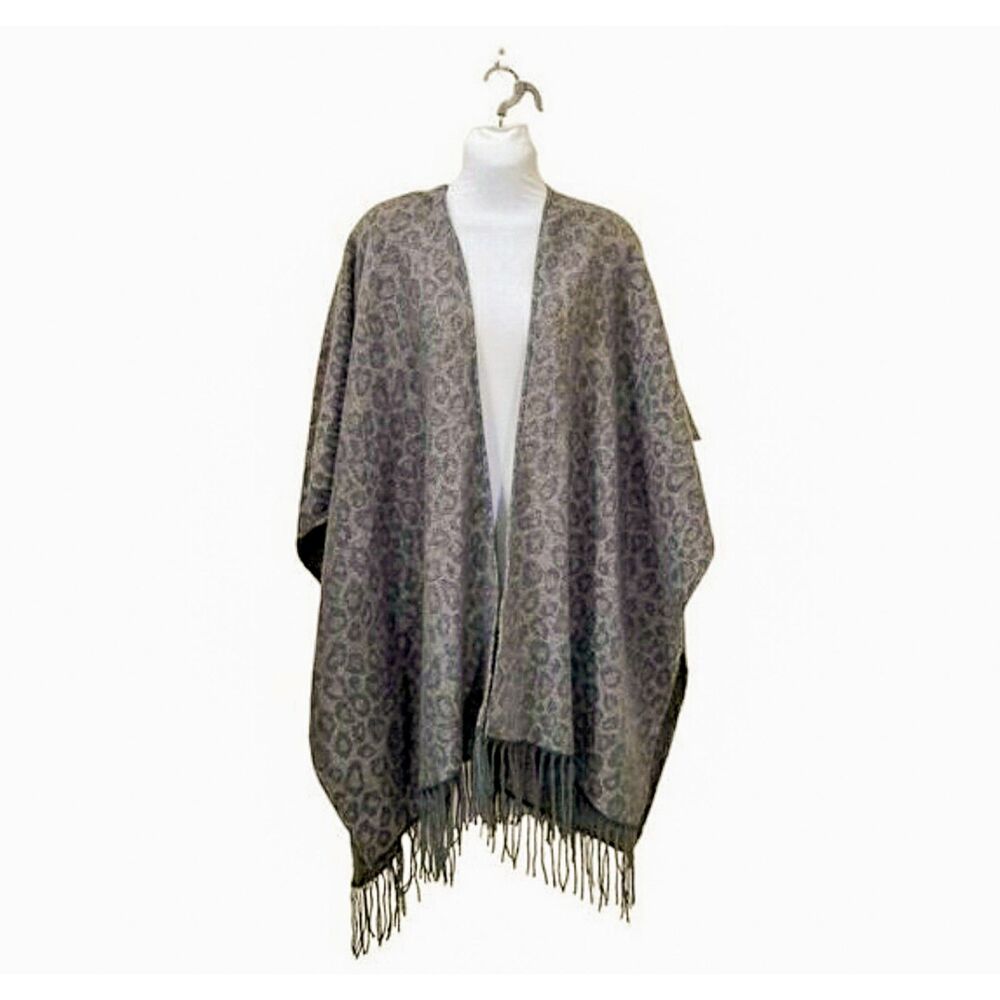 NWOT Woolrich One Size Leopard Animal Print Fringe Poncho Wrap Blanket Shawl